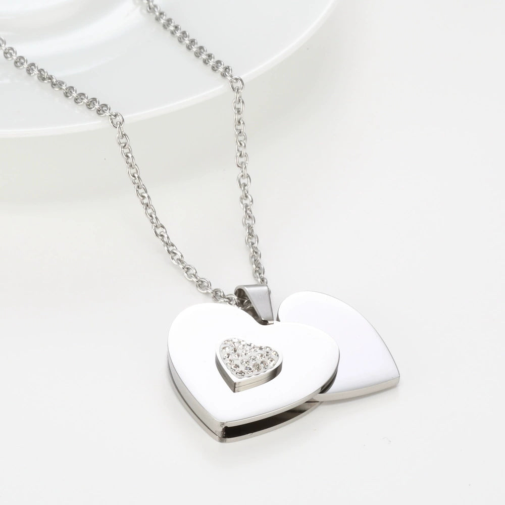 Love necklace. It can be engraved with words.